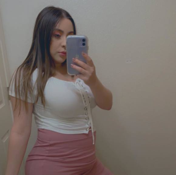 Meet your Posher, Itzel - Picture 1 of 1